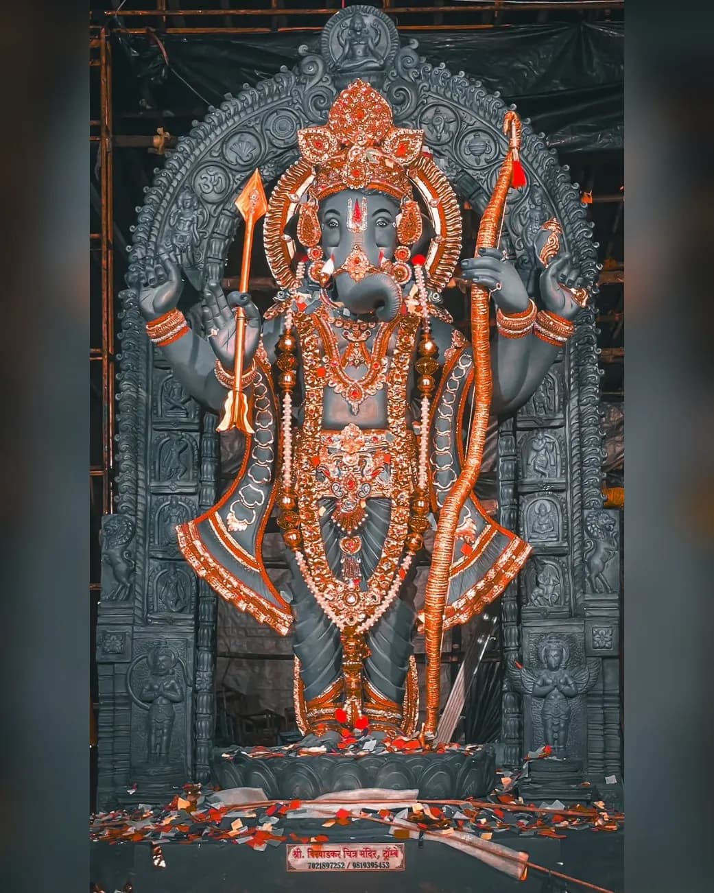 Om Mitra Mandal Ganesh idol